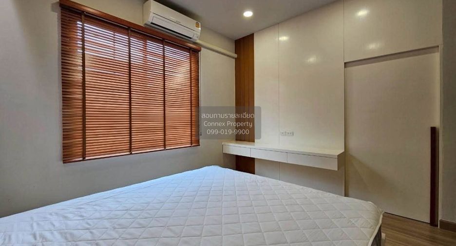 Casa adosada en alquiler de 3 habitaciones en Bang Phli, Samut Prakan