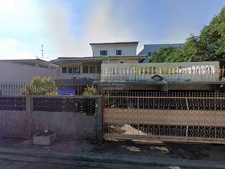 Haus zur Miete mit 3 Zimmer in Phra Khanong, Bangkok