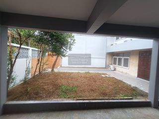 Haus zur Miete mit 3 Zimmer in Phra Khanong, Bangkok