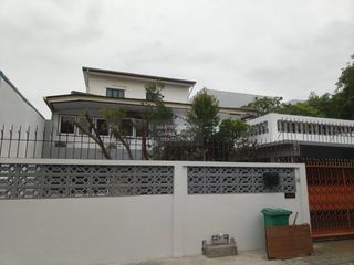 Haus zur Miete mit 3 Zimmer in Phra Khanong, Bangkok