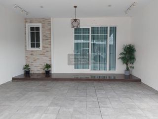 For rent 4 bedrooms townhouse in Bang Khen, Bangkok