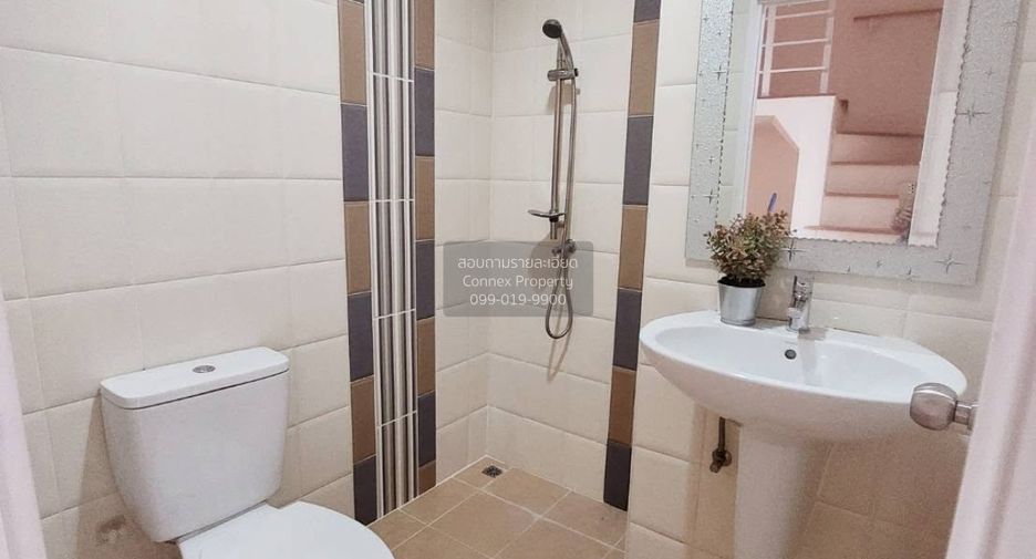For rent 4 bedrooms townhouse in Bang Khen, Bangkok
