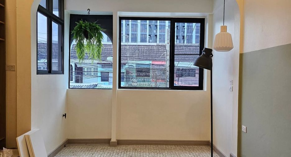 For rent 3 bedrooms townhouse in Bang Khen, Bangkok