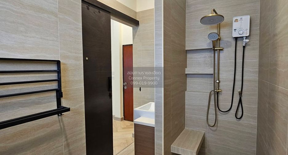 For rent 3 bedrooms townhouse in Bang Khen, Bangkok