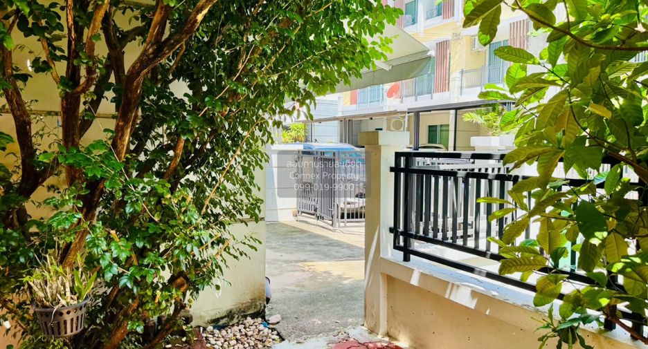For rent 3 bedrooms townhouse in Bang Khen, Bangkok