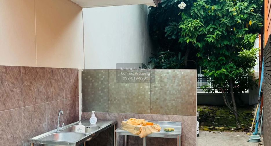 For rent 3 bedrooms townhouse in Bang Khen, Bangkok