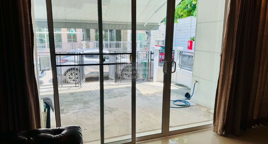 For rent 3 bedrooms townhouse in Bang Khen, Bangkok