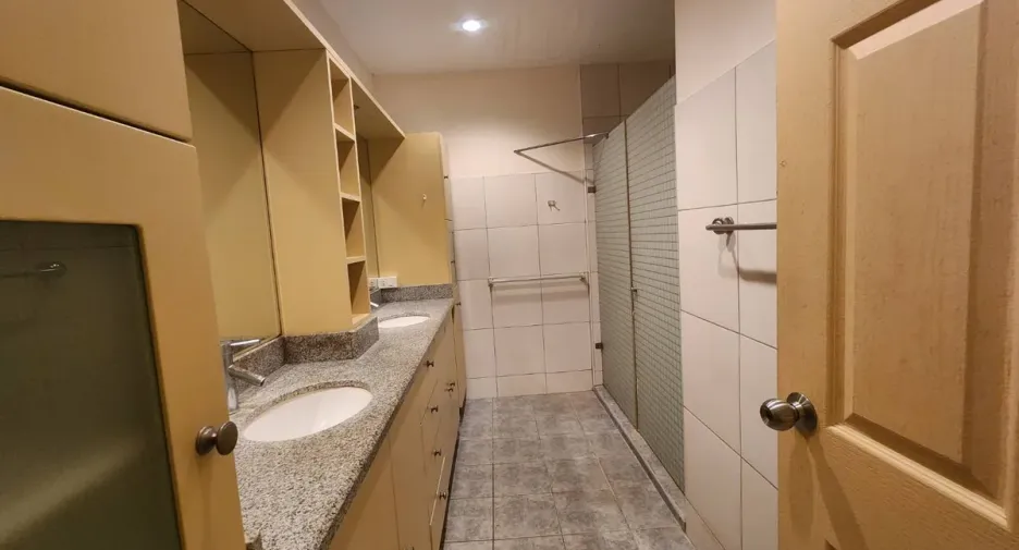 For rent 2 bedrooms townhouse in Bang Lamung, Chonburi
