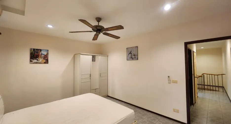 For rent 2 bedrooms townhouse in Bang Lamung, Chonburi