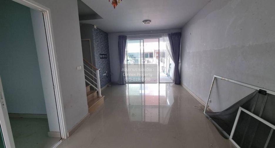 For sale 4 ベッドルーム townhouse in Phutthamonthon, Nakhon Pathom
