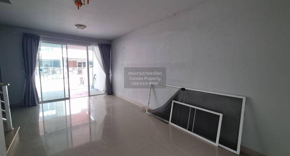 For sale 4 ベッドルーム townhouse in Phutthamonthon, Nakhon Pathom