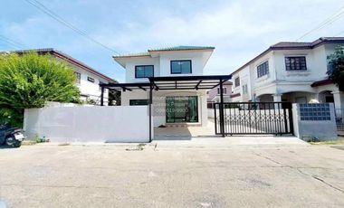Haus zum Kauf mit 4 Zimmer in Khlong Sam Wa, Bangkok