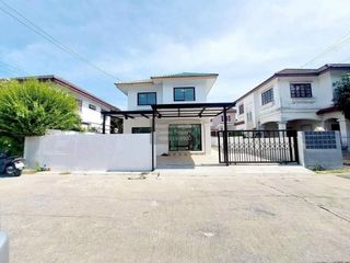 Haus zum Kauf mit 4 Zimmer in Khlong Sam Wa, Bangkok