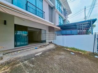 Reihenhaus zum Kauf mit 3 Zimmer in Pak Kret, Nonthaburi