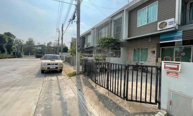 出售 4 卧室 联排别墅 在 Sai Noi, Nonthaburi