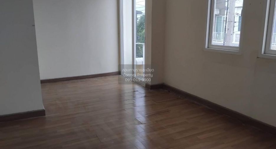 Reihenhaus zum Kauf mit 3 Zimmer in Pak Kret, Nonthaburi