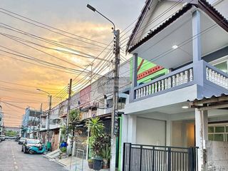 Reihenhaus zum Kauf mit 2 Zimmer in Pak Kret, Nonthaburi