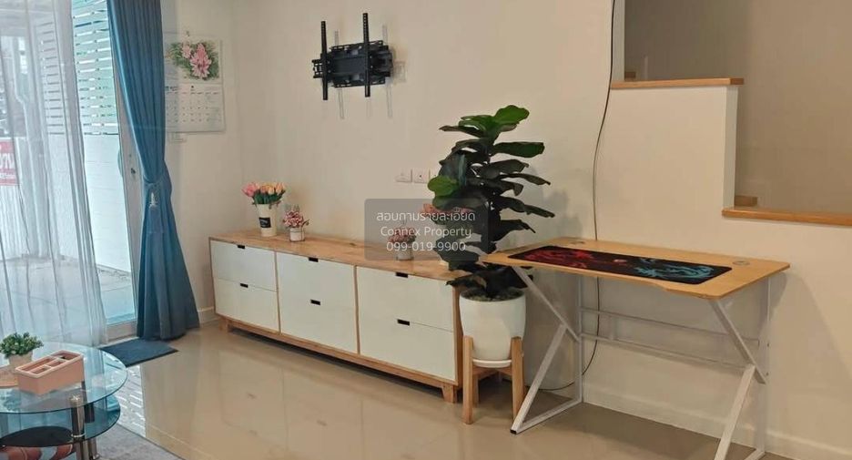 À vendre 3 chambres maison de ville à Krathum Baen, Samut Sakhon