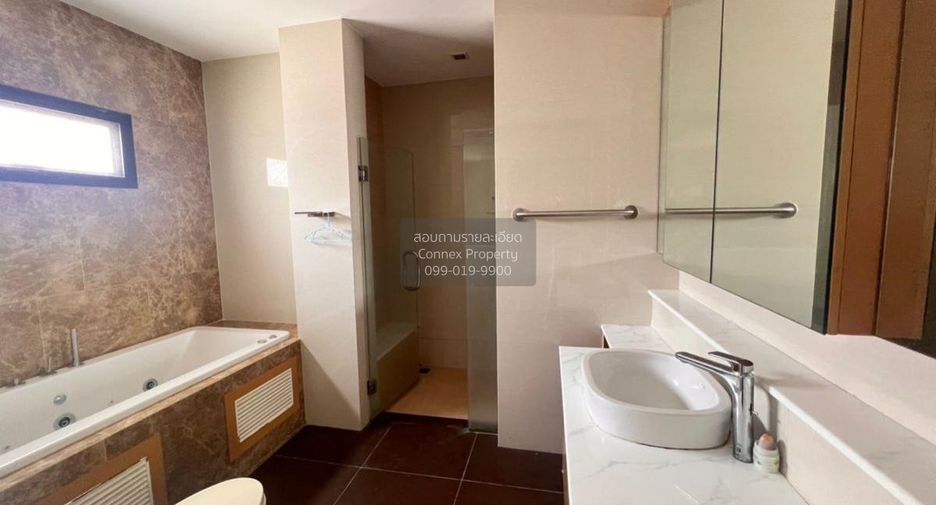 For sale 5 bedrooms house in Phasi Charoen, Bangkok