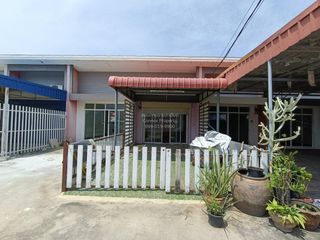 À vendre 1 chambre maison de ville à Pran Buri, Prachuap Khiri Khan