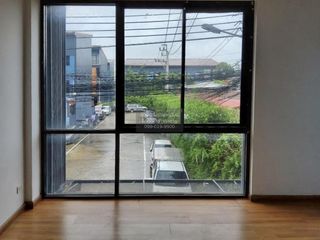 Reihenhaus zum Kauf mit 3 Zimmer in Pak Kret, Nonthaburi