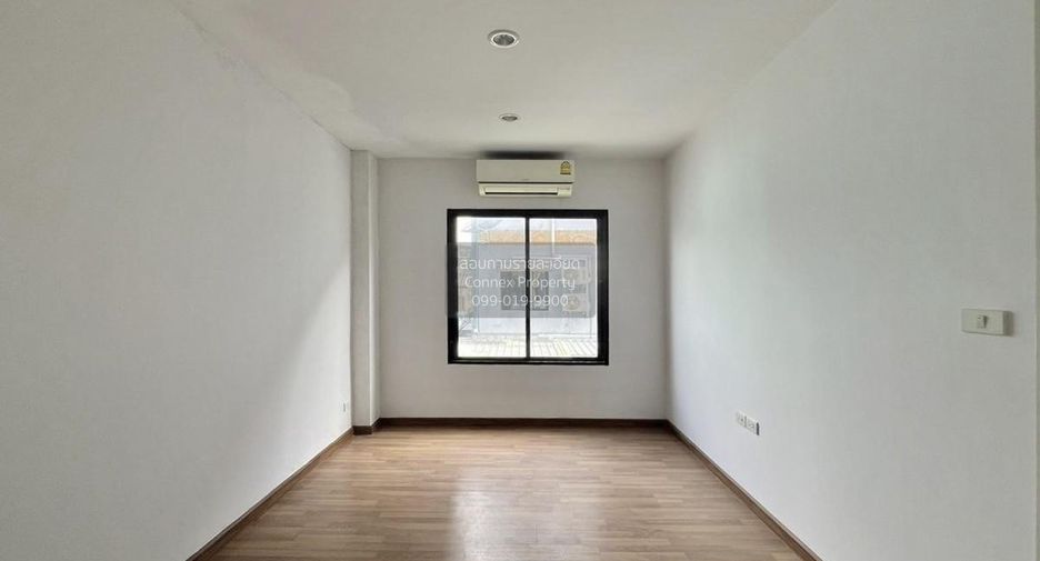 Reihenhaus zum Kauf mit 3 Zimmer in Pak Kret, Nonthaburi