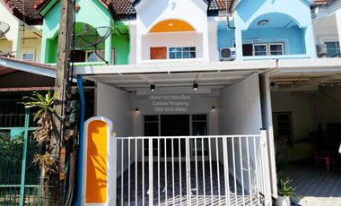 À vendre 2 chambres maison de ville à Krathum Baen, Samut Sakhon
