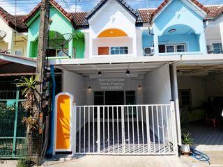 À vendre 2 chambres maison de ville à Krathum Baen, Samut Sakhon