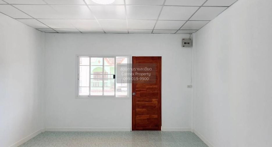 À vendre 2 chambres maison de ville à Krathum Baen, Samut Sakhon