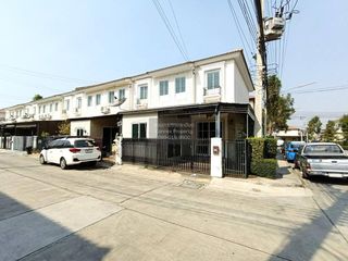 À vendre 4 chambres maison de ville à Krathum Baen, Samut Sakhon