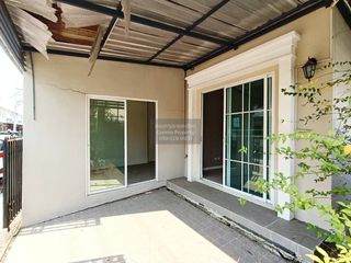 À vendre 4 chambres maison de ville à Krathum Baen, Samut Sakhon