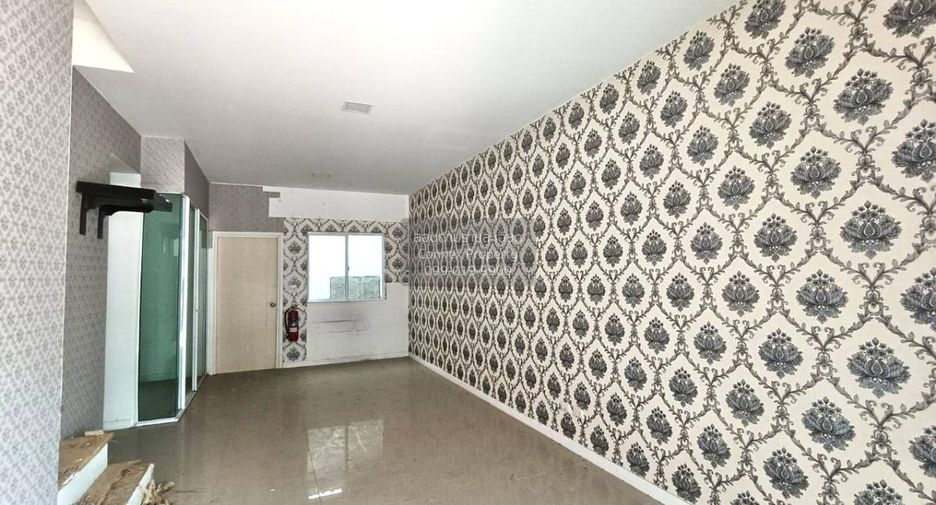 À vendre 4 chambres maison de ville à Krathum Baen, Samut Sakhon
