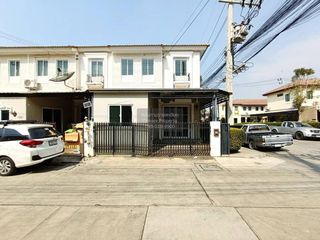 À vendre 4 chambres maison de ville à Krathum Baen, Samut Sakhon