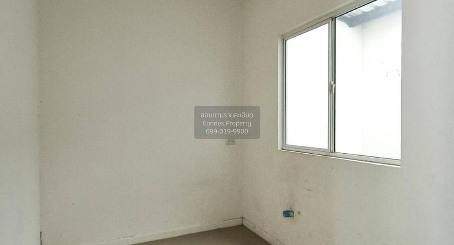 À vendre 4 chambres maison de ville à Krathum Baen, Samut Sakhon