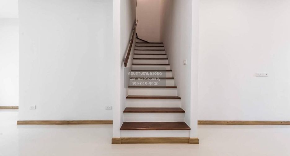 For sale 3 ベッドルーム townhouse in Sam Phran, Nakhon Pathom