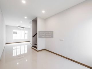 For sale 3 ベッドルーム townhouse in Sam Phran, Nakhon Pathom