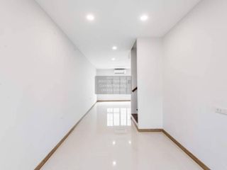 For sale 3 ベッドルーム townhouse in Sam Phran, Nakhon Pathom