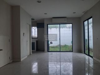 For sale 3 bedrooms townhouse in Bang Kapi, Bangkok