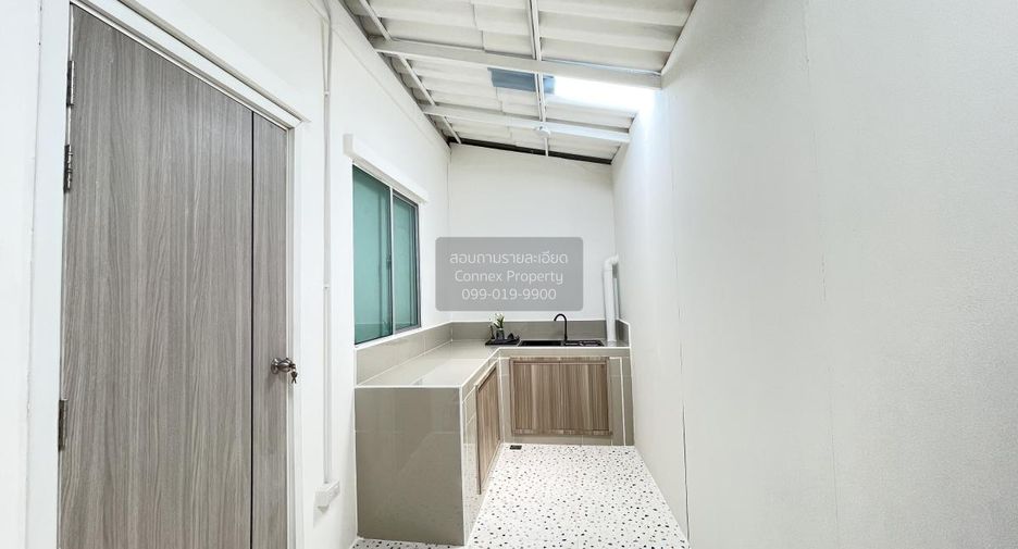 For sale 2 bedrooms townhouse in Bang Khae, Bangkok