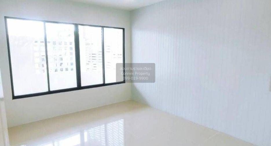 À vendre 2 chambres maison de ville à Ban Phaeo, Samut Sakhon