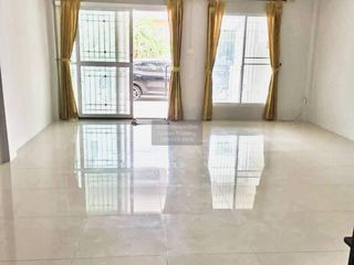À vendre 3 chambres maison de ville à Mueang Samut Sakhon, Samut Sakhon