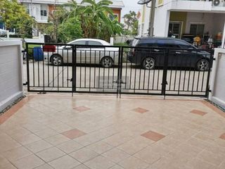 À vendre 3 chambres maison de ville à Mueang Samut Sakhon, Samut Sakhon