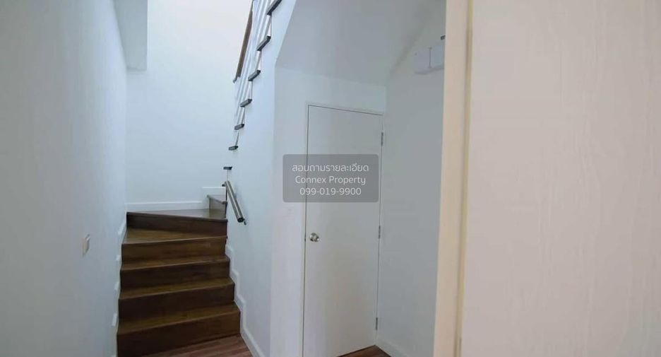 À vendre 3 chambres maison de ville à Bang Phli, Samut Prakan