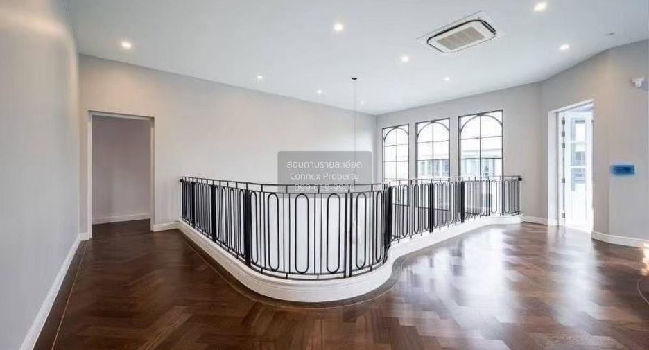 For sale 5 bedrooms house in Bang Kapi, Bangkok