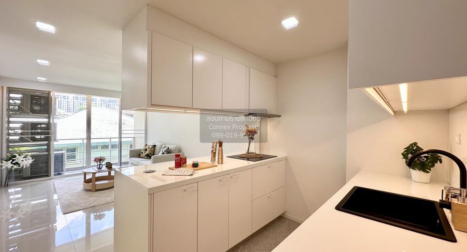 For sale 2 bedrooms condo in Khlong Toei, Bangkok