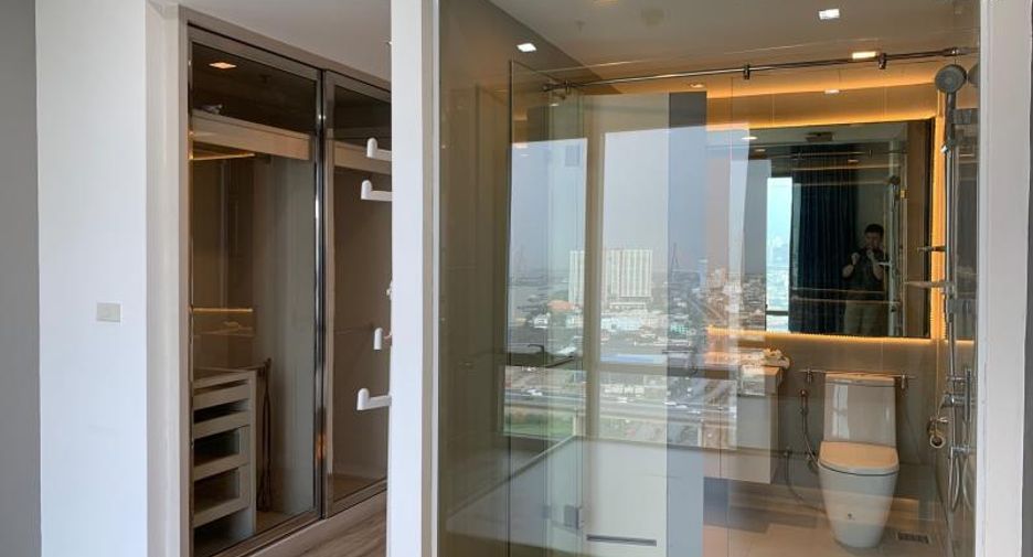 À louer 2 chambres condo à Yan Nawa, Bangkok