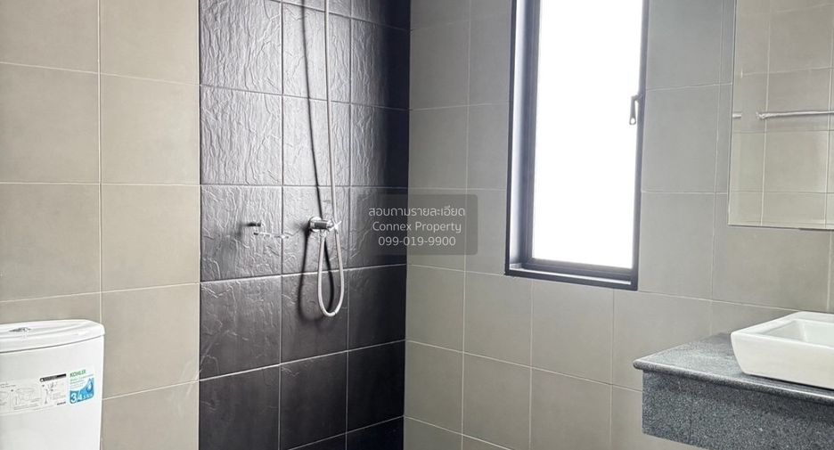 For rent 3 bedrooms townhouse in Suan Luang, Bangkok
