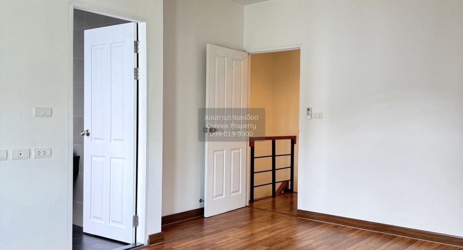 For rent 3 bedrooms townhouse in Suan Luang, Bangkok