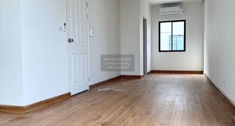 For rent 3 bedrooms townhouse in Suan Luang, Bangkok