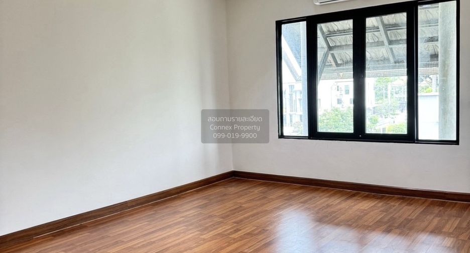 For rent 3 bedrooms townhouse in Suan Luang, Bangkok
